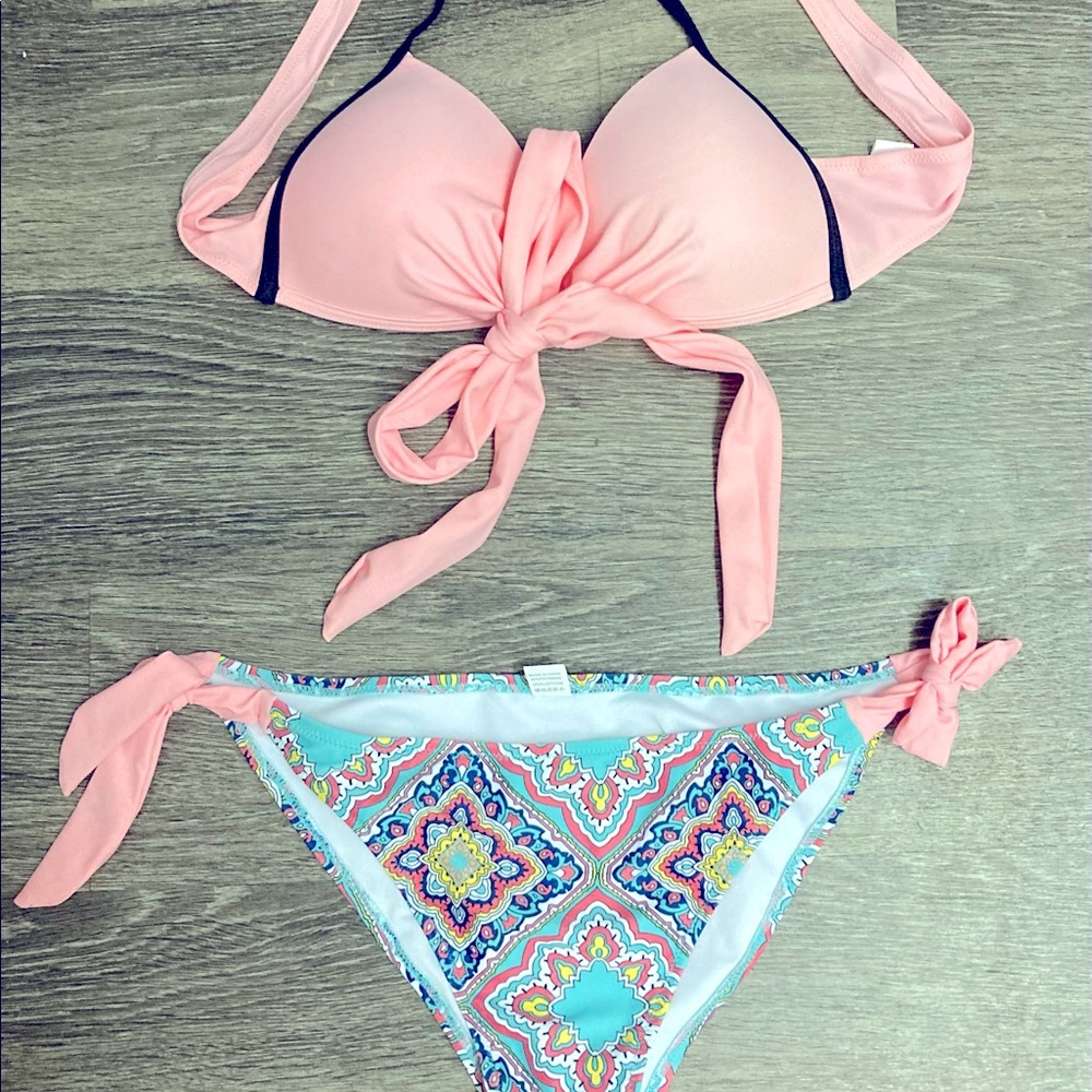 Two piece swimsuit new without tags: Cute Ties